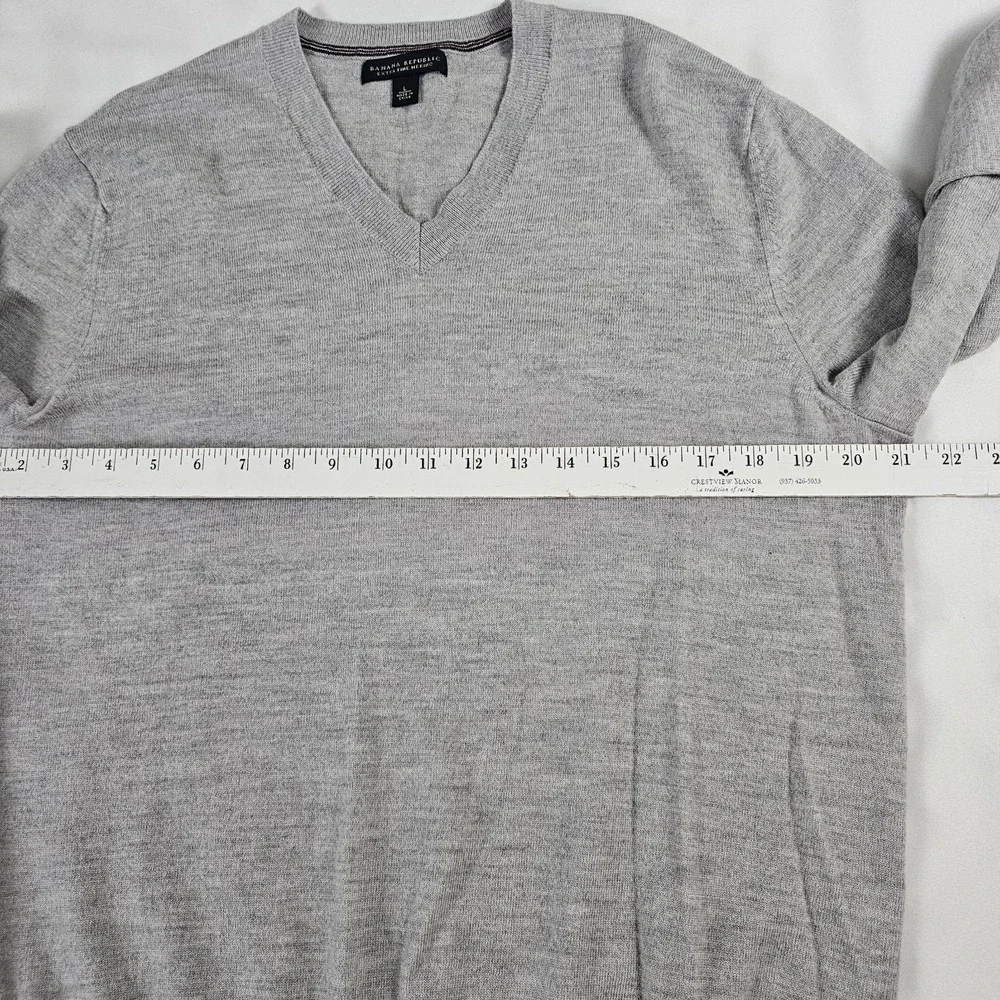 Banana Republic Sweater Mens L Gray Extra Fine Merino V Neck‎ Pullover